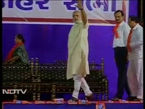 Modi woos voters with Muslim candidates for municipal polls