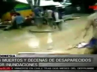 Tải video: Indonesia 86 muertos y decenas de desaparecidos por inundaciones