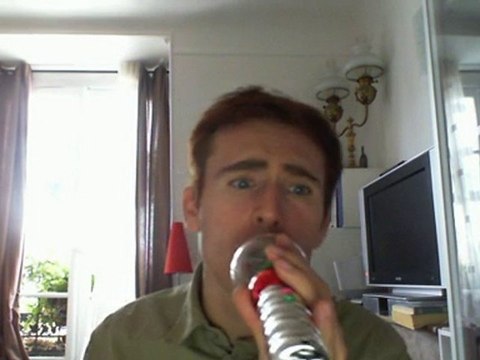 Wiwi égratigne et puis on s'aperçoit