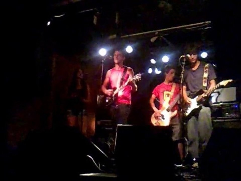 ROCK GARAGE - The Fuck - Coca - Actuación en Gruta 77