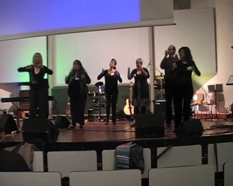 Dieu règne avec sagesse et amour....c'est un Dieu puissant...