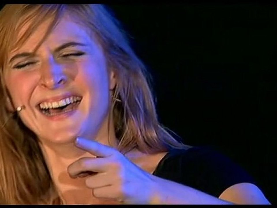 Camille Chamoux - "Police" extrait de Camille Attaque