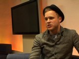 Olly Murs says stop being mean to Cheryl Cole!