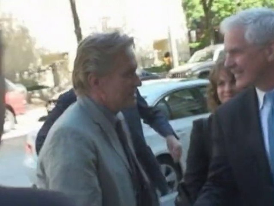 SNTV - Michael Douglas lookin' good