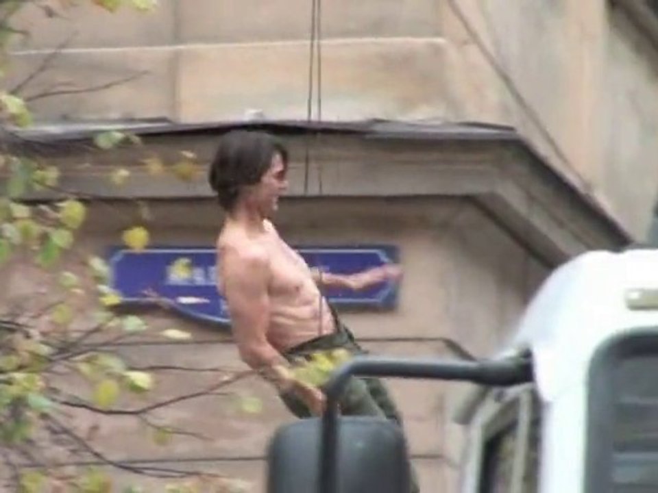 SNTV - Exklusiv: Tom Cruise ohne T-Shirt