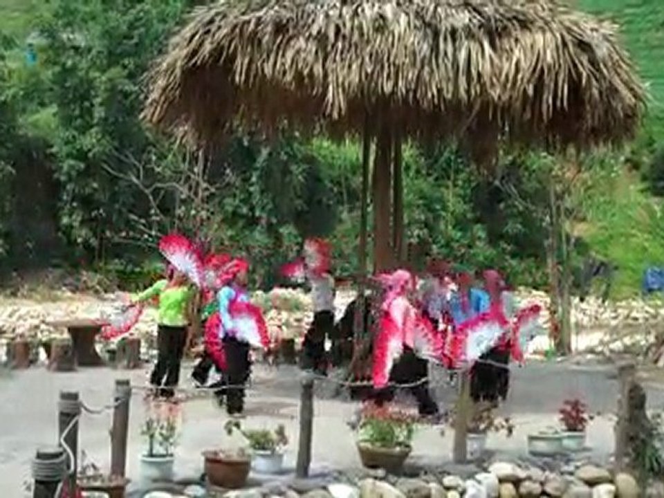 Danse des éventails à sapa