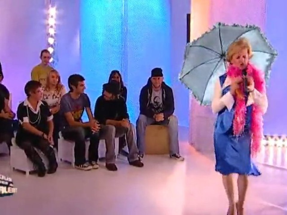 Christophe Rousselet chante "Chaud cacao" d'Annie Cordy