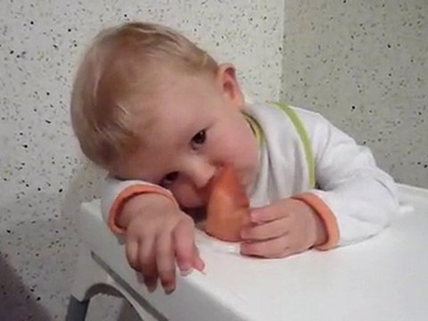 20101006 Romain mange son pied Merignac