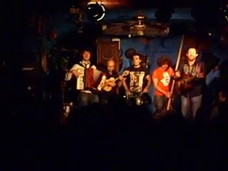 Les petites bourrettes en live le retour "Y'a d'la vie"