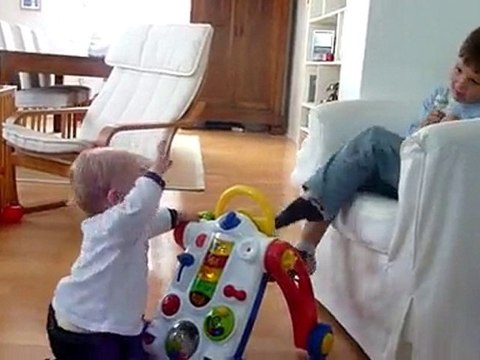 20101006 Romain et Nico dansent Merignac