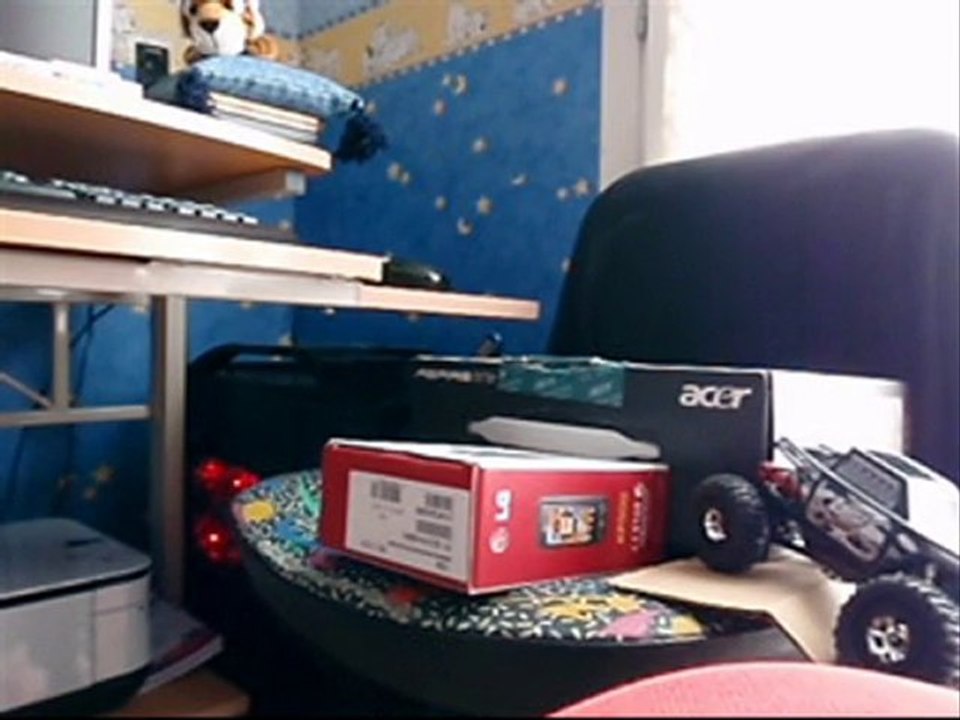 Losi micro rock crawler : La descente du bureau.