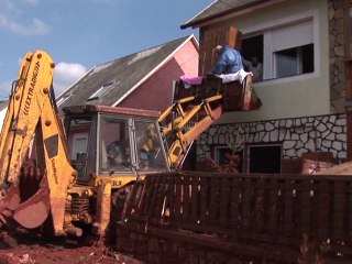 Hungarian toxic sludge fallout continues