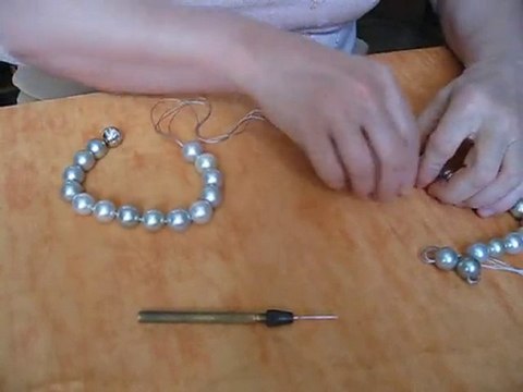 ENFILEUSE DE COLLIERS: perles deTahiti