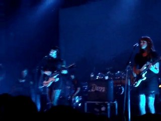 Dum dum girls en avant 1ere des MGMT au Bataclan (2010)