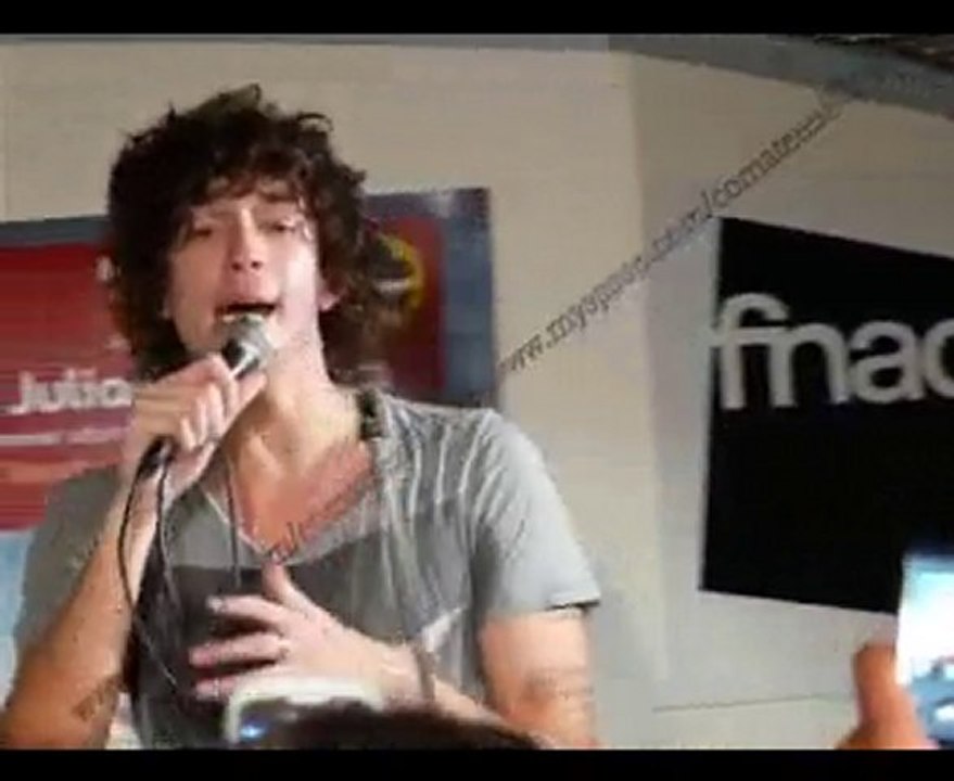 JULIAN PERRETTA - WONDER WHY