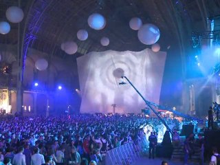 Paris : le Grand Palais transformé en dancefloor géant