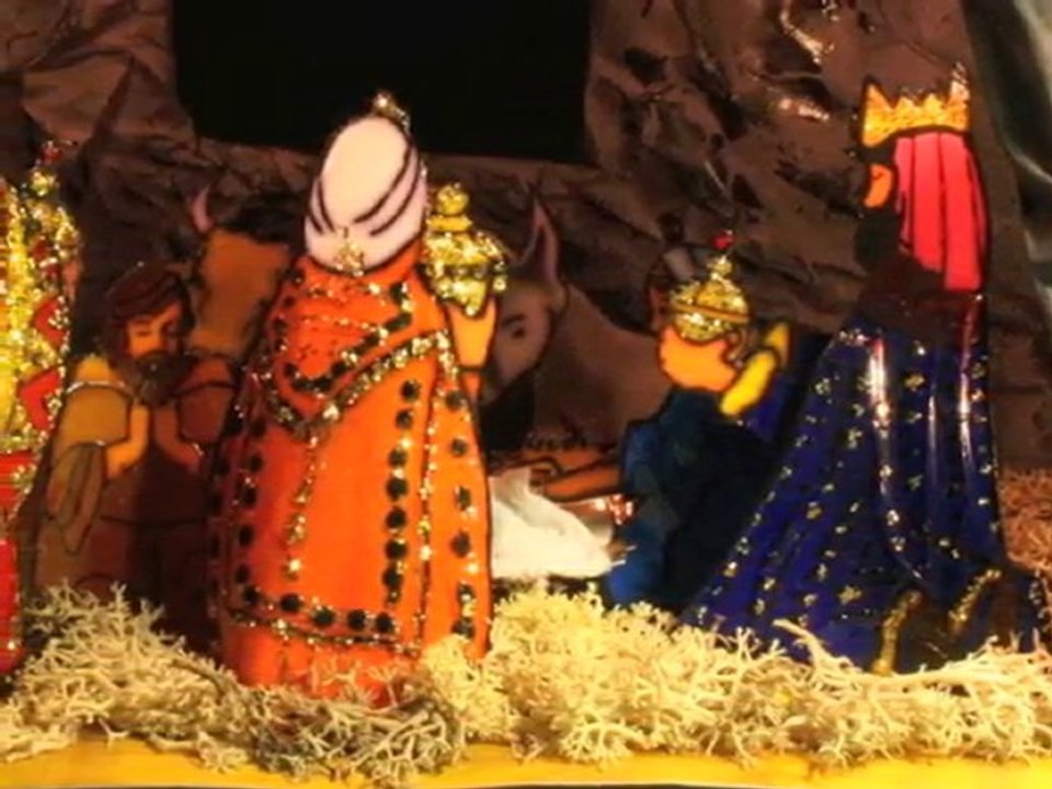 crèche de noël animée et illuminée