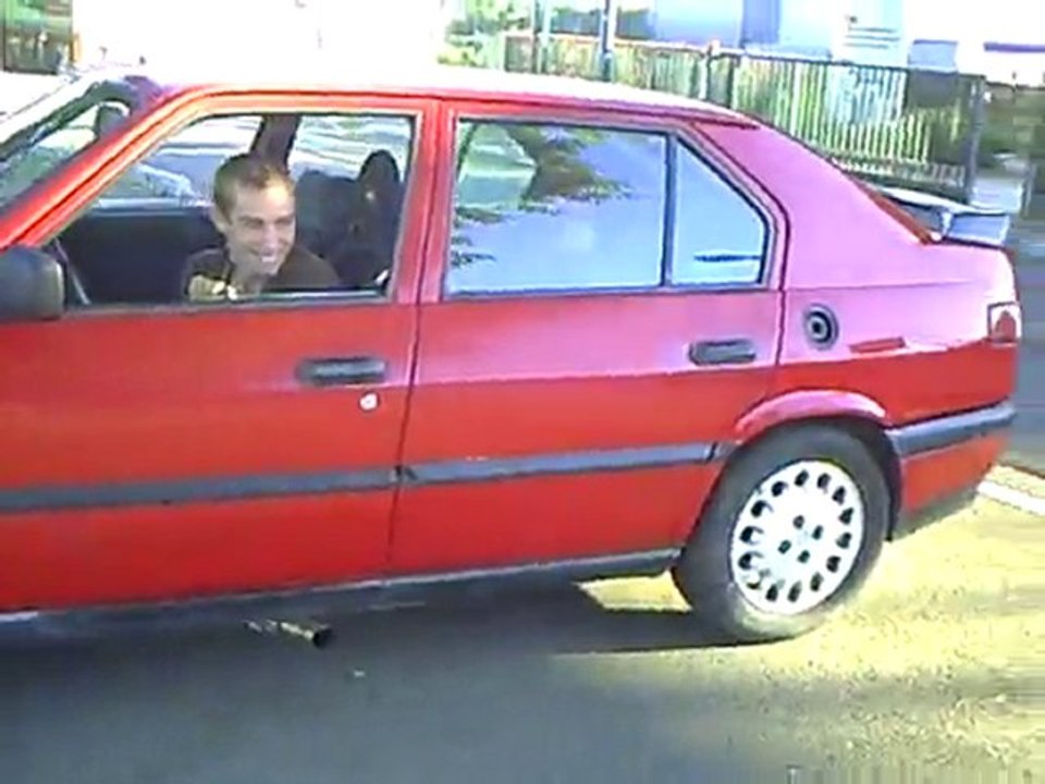 le son en echapement libre d'une alfa 33