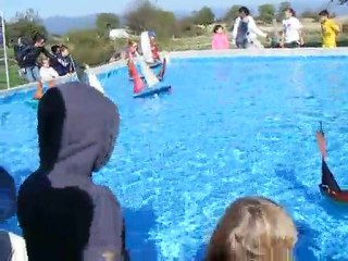 09 10 2010  Alors, si on s'amusais avec des bâteaux.....