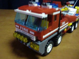 7213 Le camion tout terrain et le bateau de pompiers