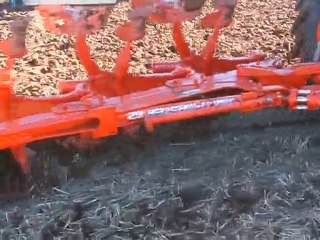 DEMONSTRATION CHARRUE KUHN 14 pouces