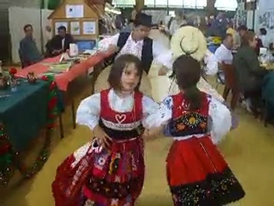 Et une autre p'tite danse par nos jeunes sur le forum