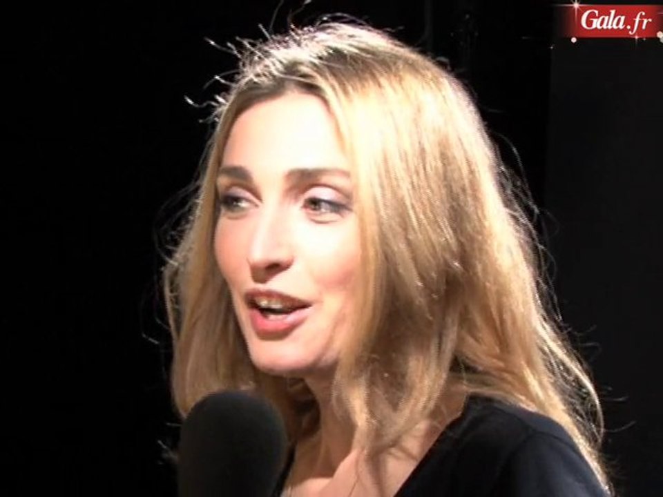 Julie Gayet pose chez Harcourt