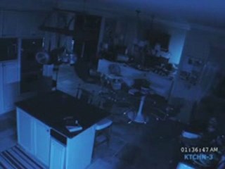 Paranormal activity 2 - KATIE OUTSIDE WINDOW