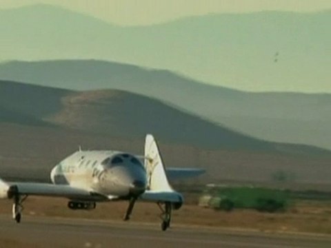 Virgin Galactic first solo glide flight