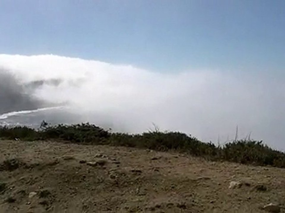 Le fog se retirant des côtes