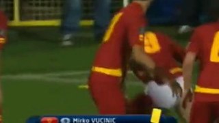 Vučinić celebra gol en pelotas