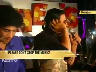 Akshay turns DJ to promote Action Replayy