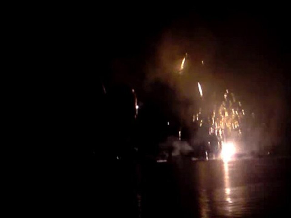 feu d'artifice du 14 aout 2010 sur le lac part 2