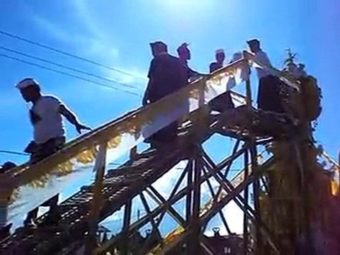 Les défunts sont portés sur le temple