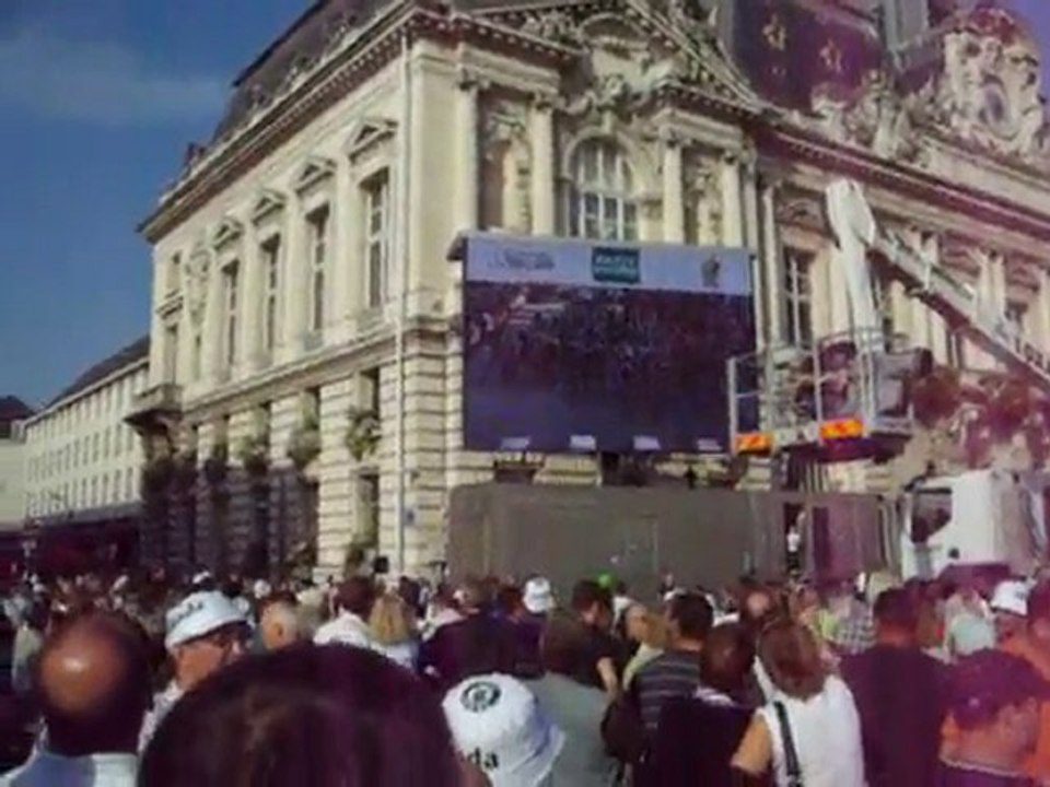 Paris-Tours 2010 - Replay de l'arrivée élite sur écran géant