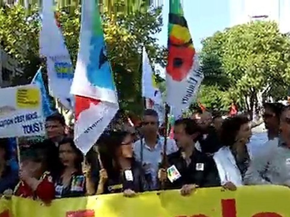 Banderole début du cortège de Nîmes le 12 octobre 2010