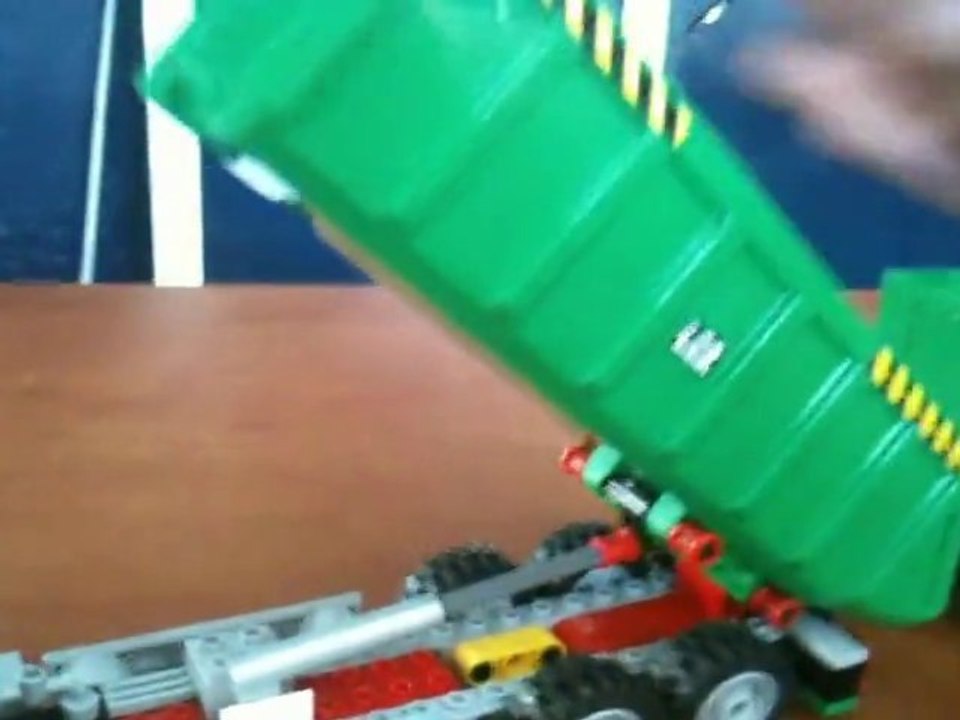7998 Le camion benne