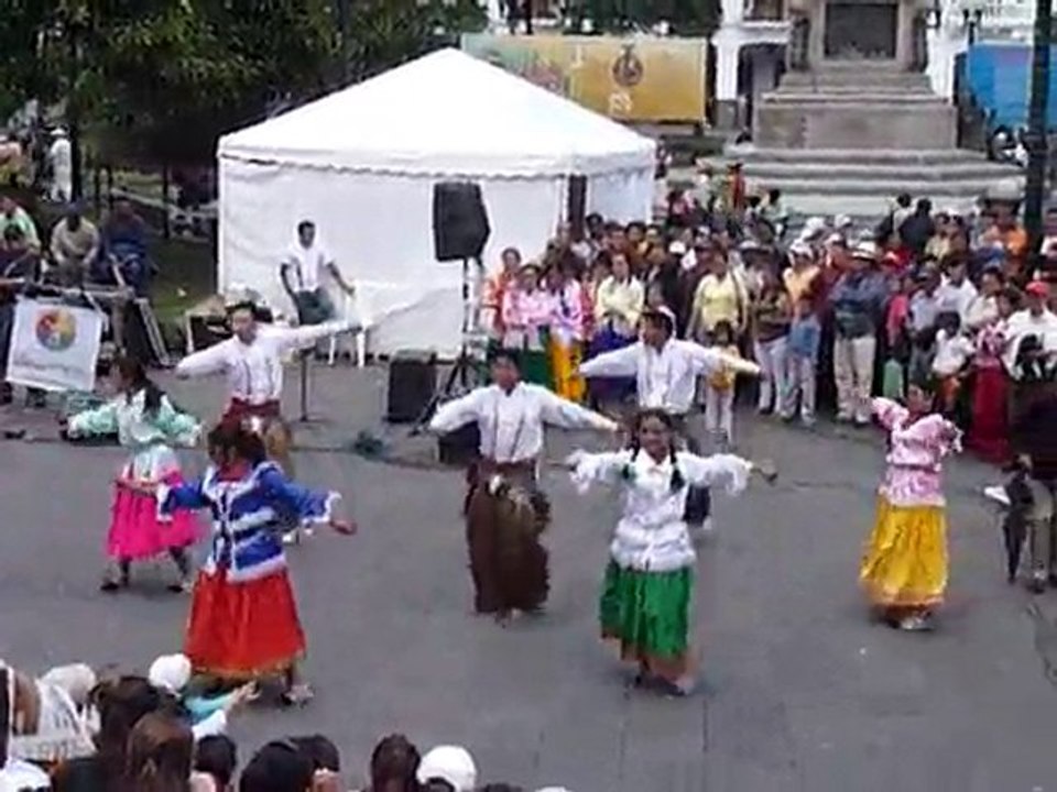 DANSES FOLKLORIQUES ECUATORIENNES