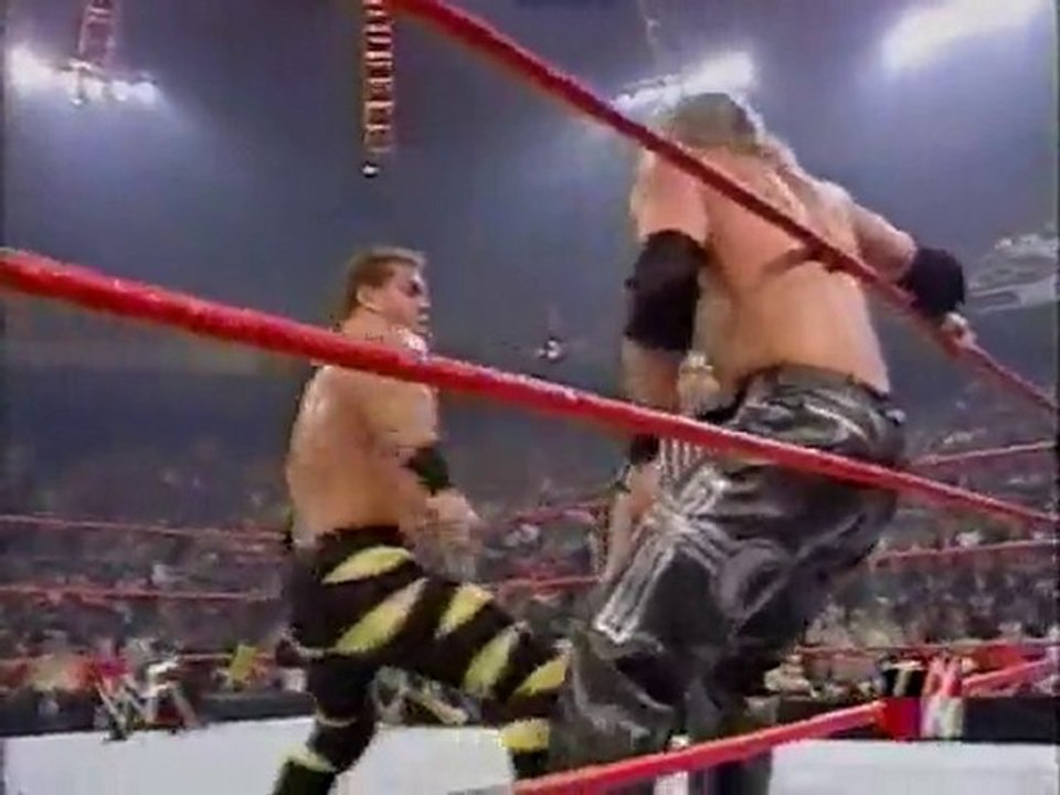 WWE Raw - 1-01-2001_5
