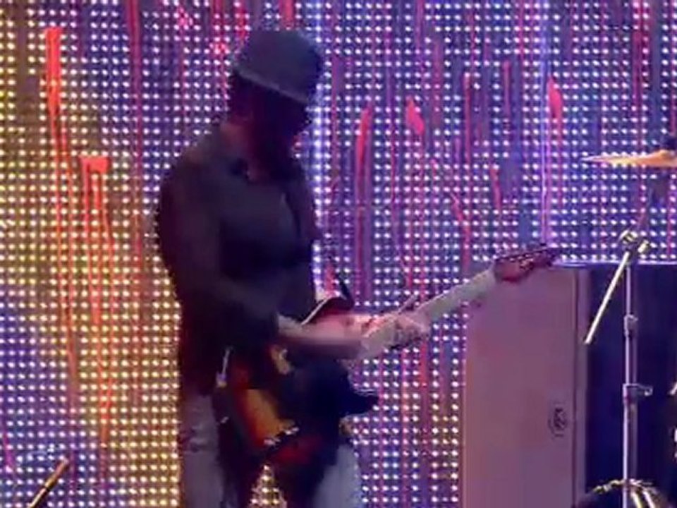 VV Brown - Game Over (Live @RockCorps Paris 2010)