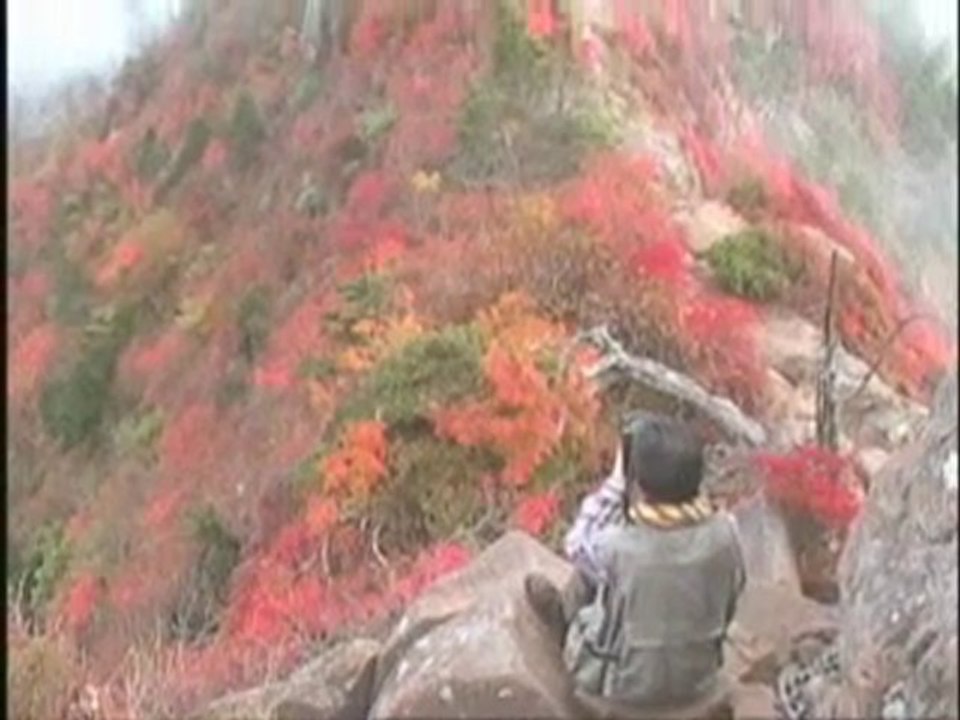 石鎚山頂で紅葉見ごろ