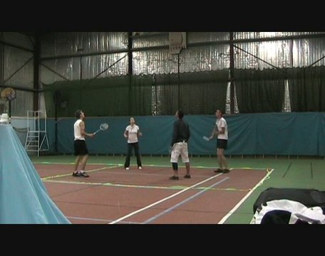 verticalbad ou verticalbadminton nouveau sport de raquette