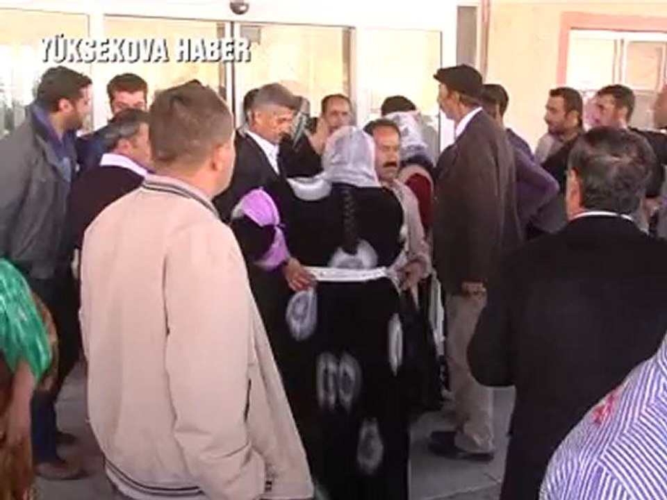 Yüksekova'da silahlı kavga: 3 yaralı