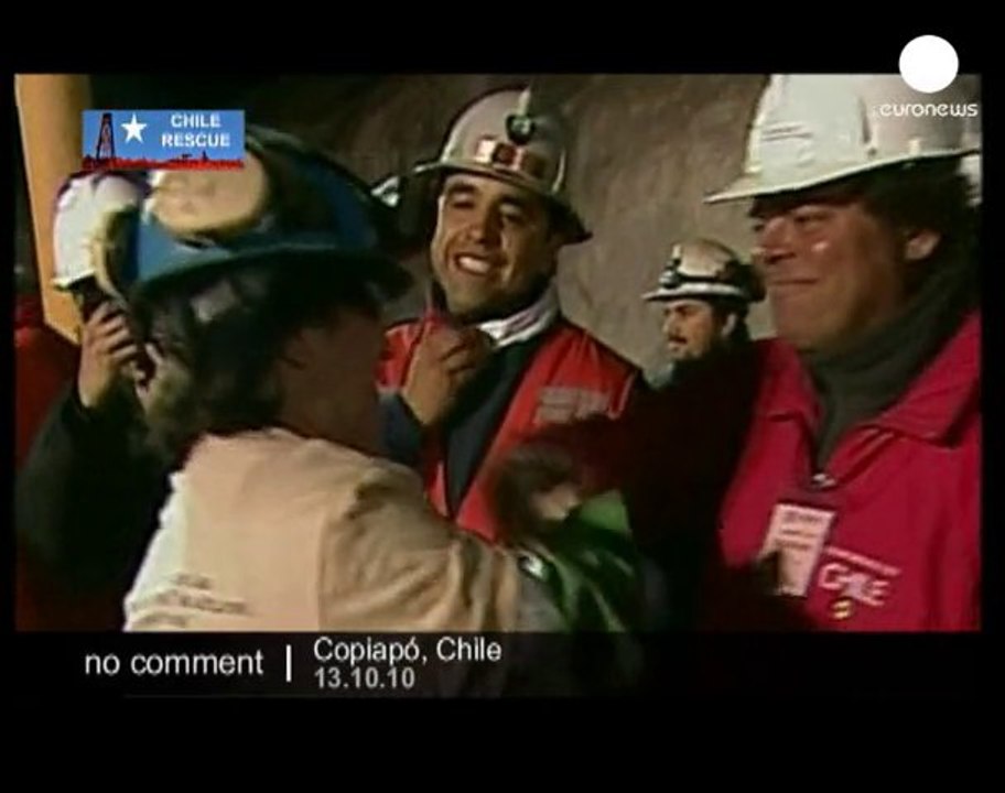 Chile miners: Osmán Araya reaches the surface ...