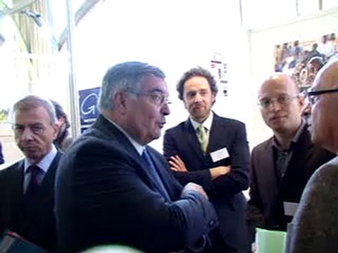 Le ministre Michel Mercier visite Un Forage Pour Kwen !