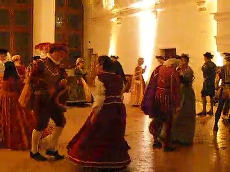 Bal Chambord 2010 Troupe danse Capriole renaissance