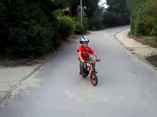 mathis fait enfin du velo !!!