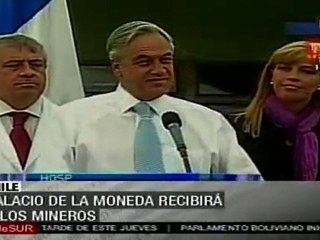 Piñera visita a mineros en el hospital