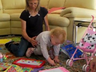 Clotilde joue avec Mamoune
