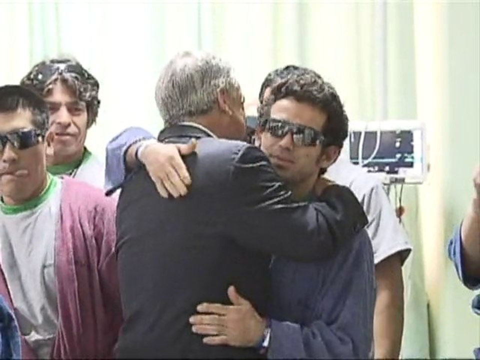 Chilean president visits rescued miners in hospital